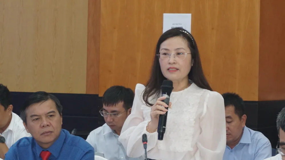 P1213_Cot phai_h2_LE THI MAI HOA.JPG