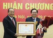 Ông Lê Vĩnh Tân nói gì trước khi rời nhiệm sở? ảnh 2 Nguyên Bộ trưởng Nội vụ nhận Huân chương Độc lập Hạng Nhì
