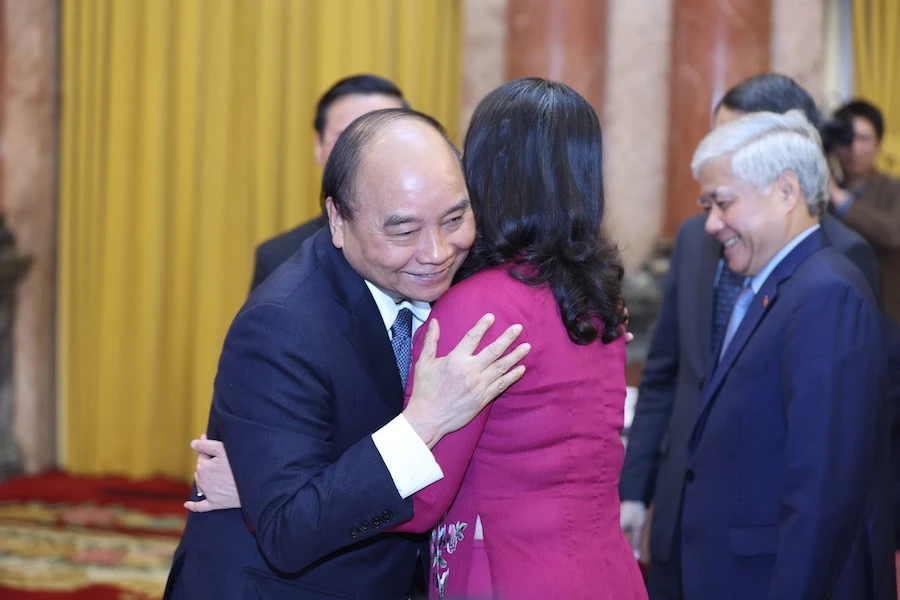 Nguyên Chủ tịch nước Nguyễn Xuân Phúc và Quyền Chủ tịch nước Võ Thị Ánh Xuân. Ảnh: HOÀNG HẢI