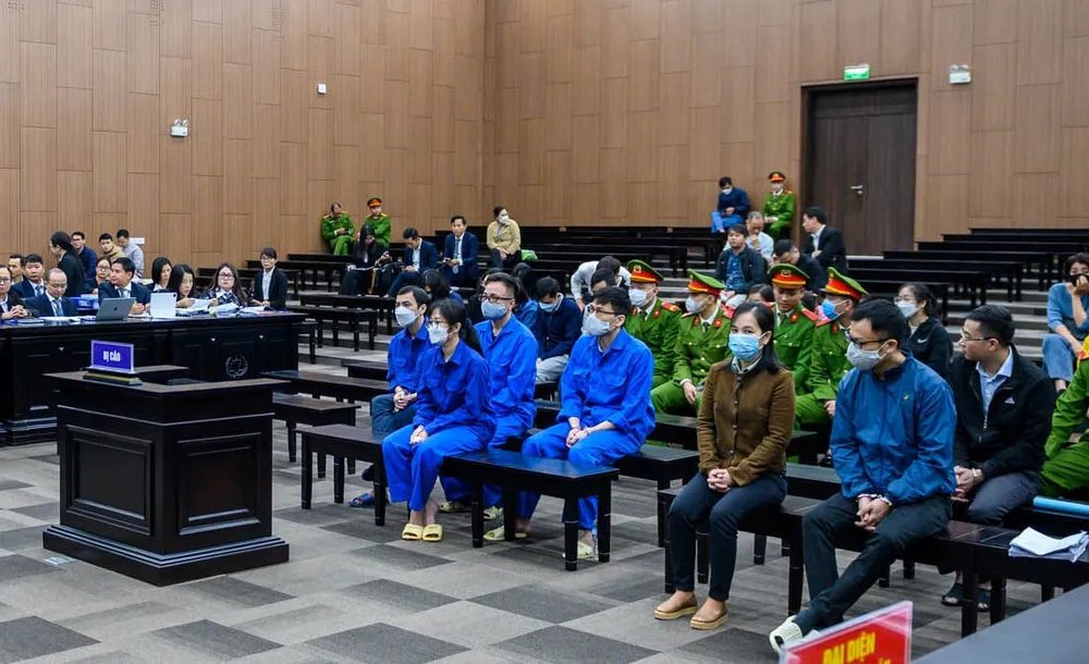 Các bị cáo vụ "siêu lừa" Hà Thành. Ảnh: LT Các bị cáo vụ "siêu lừa" Hà Thành. Ảnh: LT