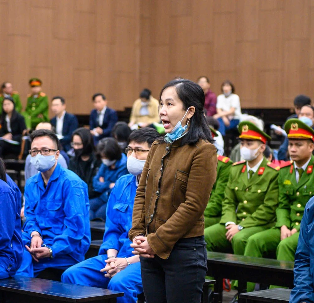 "Siêu lừa" Nguyễn Thị Hà Thành khai tại toà. Ảnh: LT