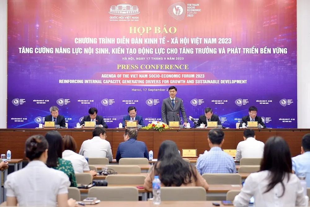 Chủ nhiệm Ủy ban Kinh tế Vũ Hồng Thanh chủ trì cuộc họp báo giới thiệu chương trình Diễn đàn Kinh tế- Xã hội Việt Nam 2023. hop-bao-dien-dan-ktxh2023.jpeg