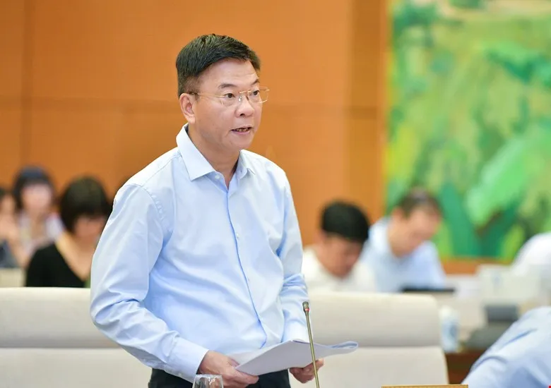 Bộ trưởng Tư pháp Lê Thành Long trình bày tờ trình của Chính phủ về dự án Luật Thủ đô (sửa đổi). Ảnh: PHẠM THẮNG Bo-truong-Tu-phap-Le-Thanh-Long20-9.jpeg
