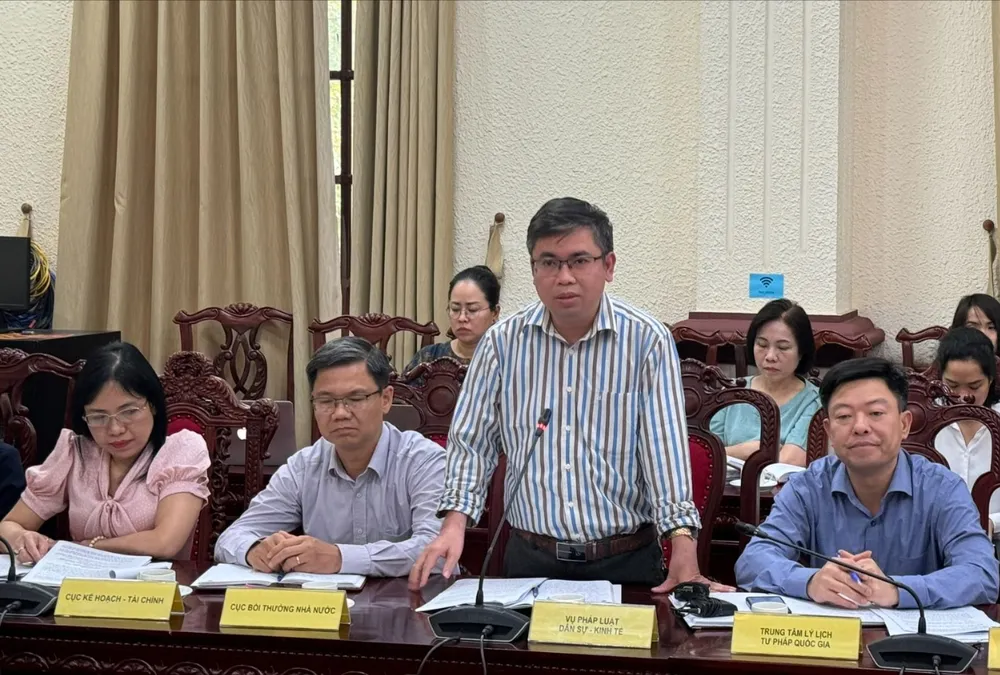 Phó vụ trưởng Vụ pháp luật dân sự - kinh tế Cao Đăng Vinh. Bộ Tư pháp nói về tiến độ thẩm định các văn bản liên quan đến cải cách tiền lương