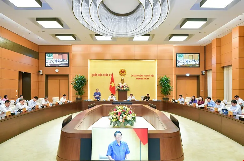 Ủy ban Thường vụ Quốc hội cho ý kiến về dự thảo Nghị quyết sửa đổi, bổ sung Nghị quyết số 119/2020 của Quốc hội về thí điểm tổ chức mô hình chính quyền đô thị và một số cơ chế, chính sách đặc thù phát triển TP Đà Nẵng. Ảnh: PHẠM THẮNG Đề xuất Đà Nẵng thí điểm thành lập Khu thương mại tự do gắn với Cảng biển Liên Chiểu