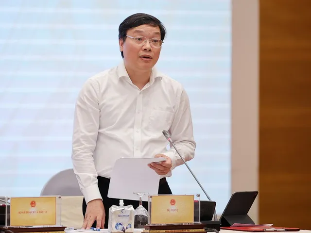 Thứ trưởng Bộ Nội vụ Trương Hải Long. Ảnh: NHẬT BẮC Thứ trưởng Bộ Nội vụ: Tăng lương ngay cho cán bộ, người nghỉ hưu