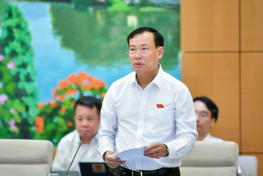 Chủ nhiệm Ủy ban Quốc phòng - An ninh Lê Tấn Tới báo cáo một số vấn đề lớn của dự thảo Luật PCCC và cứu nạn, cứu hộ. Ảnh: PHẠM THẮNG Chu-nhiem-UBQPAN-Le-Tan-Toi.jpg