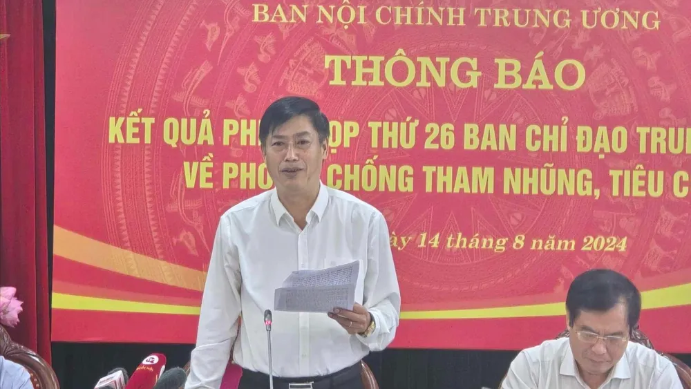 Phó Ban Nội chính Trung ương Nguyễn Hữu Đông. ong-Nguyen-Huu-Dong.jpg