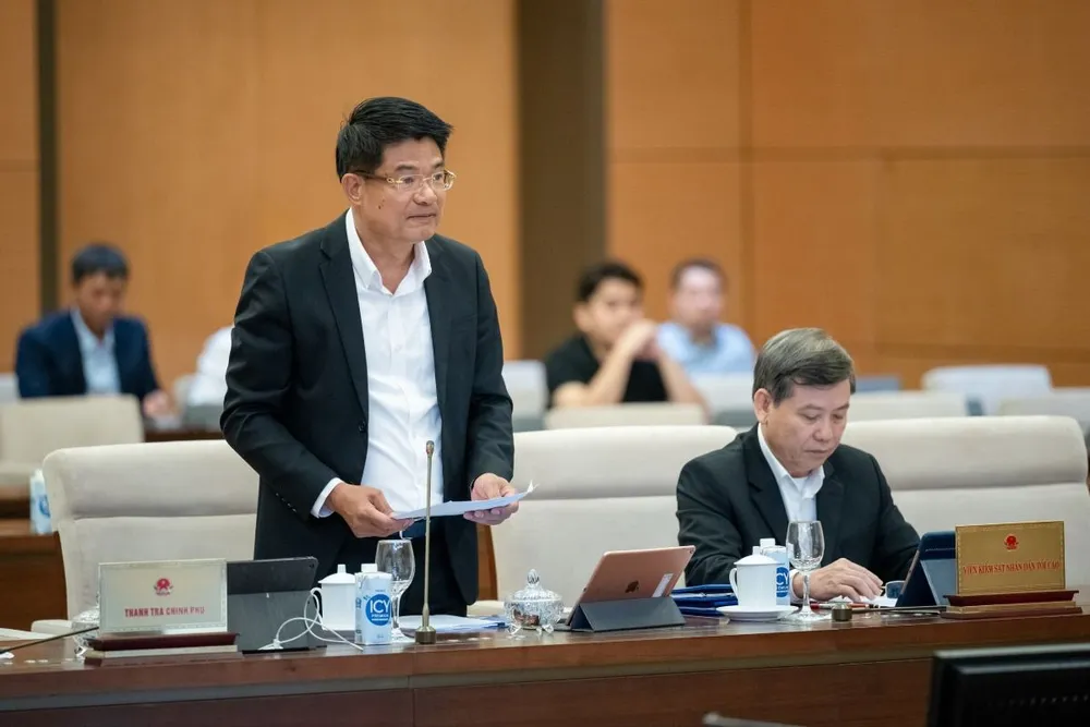 Ông Nguyễn Huy Tiến (bên trái). Ảnh: PHẠM THẮNG Ông Nguyễn Huy Tiến làm Viện trưởng VKSND Tối cao