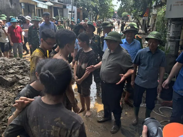 Thủ tướng Phạm Minh Chính thăm hỏi đời sống người dân. Ảnh: VGP Thu-tuong-Pham-Minh-Chinh-tham-hoi-doi-song-nhan-dan12-9.jpg