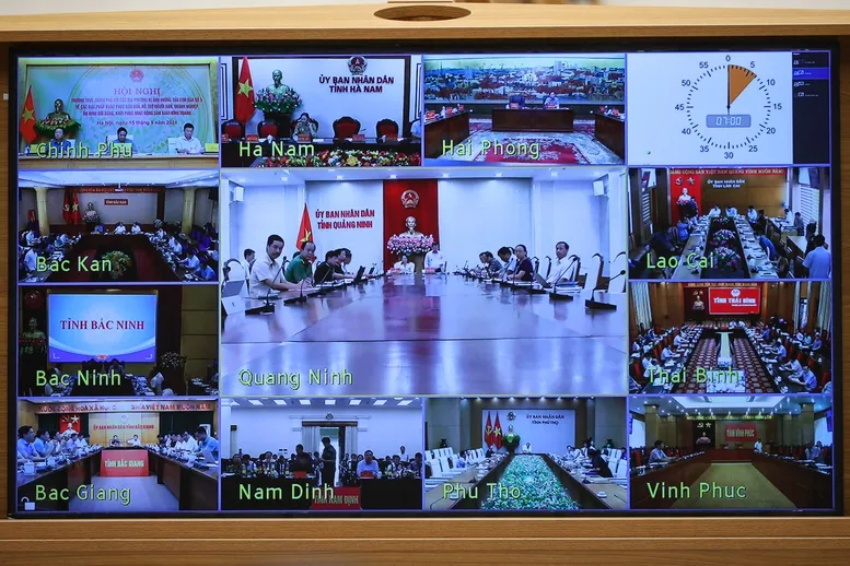 Hội nghị được kết nối trực tuyến từ Trụ sở Chính phủ tới các địa phương bị ảnh hưởng bởi cơn bão. Ảnh: NHẬT BẮC hoi-nghi-duoc-ket-noi-truc-tuyen.jpg