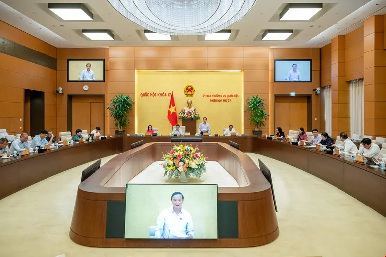 Ủy ban Thường vụ Quốc hội cho ý kiến về dự án Luật Thuế tiêu thụ đặc biệt (sửa đổi). Ảnh: PHẠM THẮNG TVQH-cho-y-kien-ve-du-an-Luat-thue-tieu-thu-dac-biet.jpg