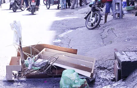 Nắp cống hư, không ai xử lý ảnh 1