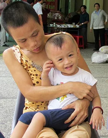 Lãng phí cơm, cháo từ thiện ảnh 2 Lãng phí cơm, cháo từ thiện ảnh 2