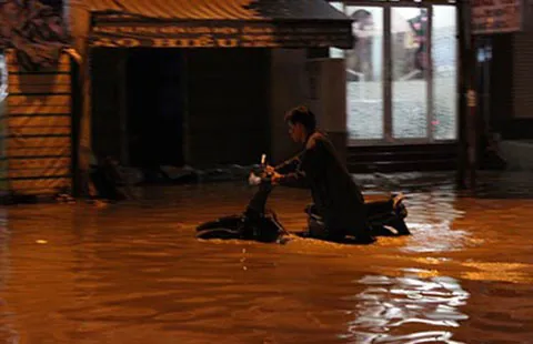 Ngập là do… mưa to, cống nhỏ (!?) ảnh 4