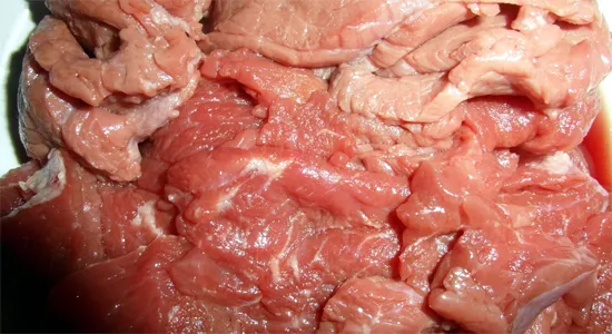 Thịt bò bơm nước tràn về TP.HCM ảnh 2