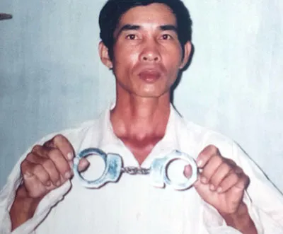 Làm đơn xin trả còng cho công an ảnh 2