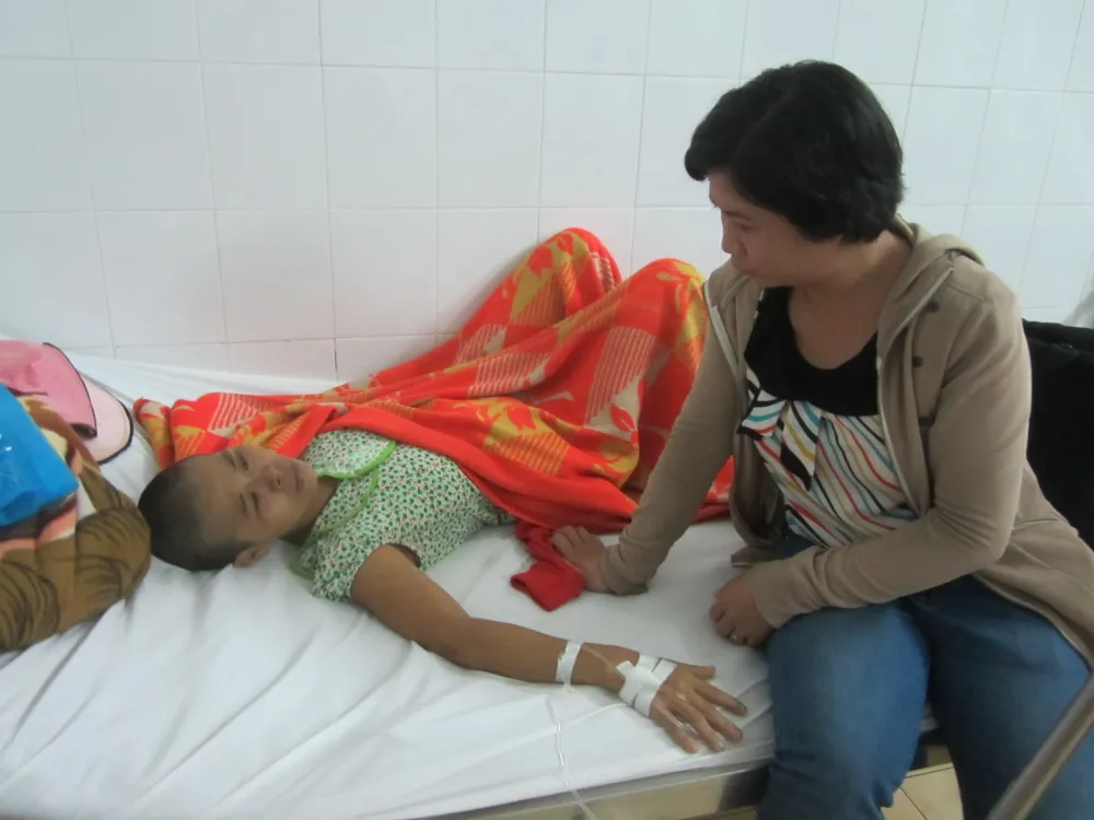 Vụ 2 trẻ nghi bị tiêm thuốc độc: Người mẹ xin về nhà chờ chết ảnh 2