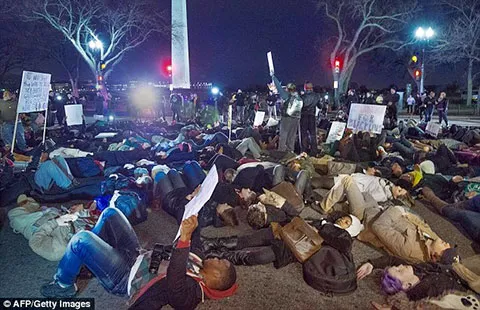 Mỹ: Người da màu lại phẫn nộ vì thêm một nạn nhân bị bắn chết ảnh 1 Mỹ: Người da màu lại phẫn nộ vì thêm một nạn nhân bị bắn chết ảnh 1