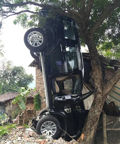 Bí thư Huyện ủy Hà Quảng ở trong xe gây tai nạn ảnh 1