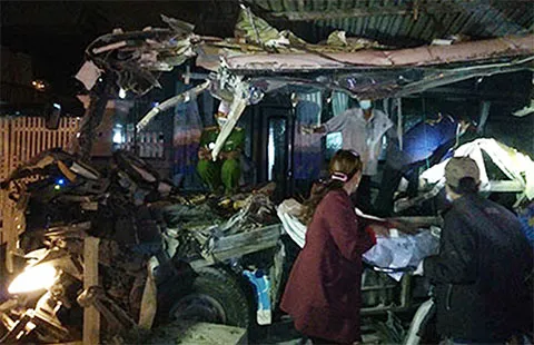 Tai nạn nghiêm trọng ở Bình Thuận: 10 người thiệt mạng ảnh 1