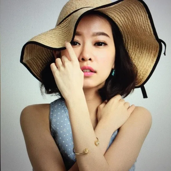 MC, người mẫu xinh đẹp Đài Loan Dương Hựu Dĩnh quyên sinh ở tuổi 24.