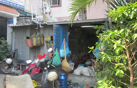 Làm nhà trên cống, người dân than trời ảnh 2 Làm nhà trên cống, người dân than trời ảnh 2