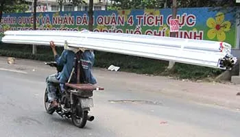 Kinh hãi với xe ba bánh chở vật liệu ảnh 5 Kinh hãi với xe ba bánh chở vật liệu ảnh 5