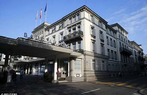 Khi FIFA trở thành máy in tiền ảnh 1