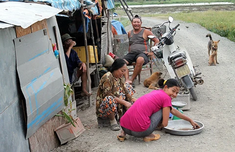 Xóm 'thắp nến' ở Sài Gòn ảnh 1