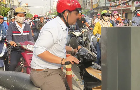 Ý thức giao thông quá kém! ảnh 3 Ý thức giao thông quá kém! ảnh 3