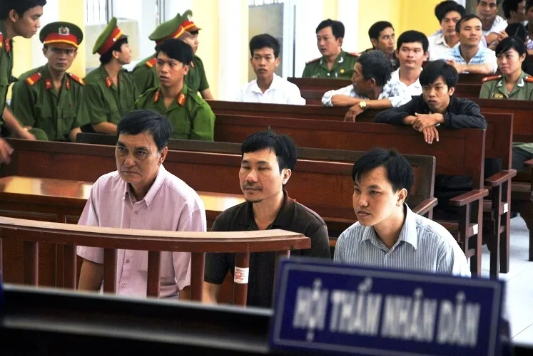 Chứng kiến nhục hình nhưng vẫn im re! ảnh 1