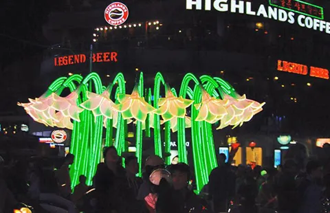 Hà Nội xanh đỏ lập lòe ảnh 1