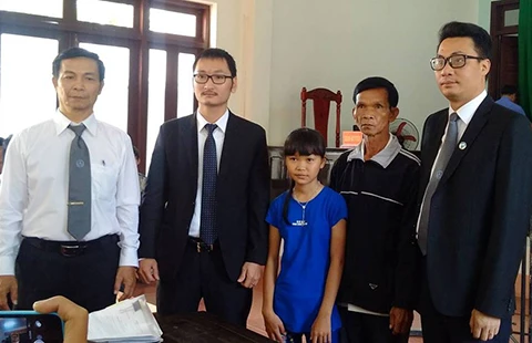 Hai bên ‘đánh lộn’, chỉ một bên bị tội? ảnh 1 Hai bên ‘đánh lộn’, chỉ một bên bị tội? ảnh 1