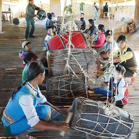 Ðộc đáo lễ hội bắn trâu ảnh 5