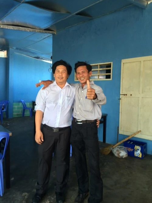 Con kiến thắng kiện củ khoai ảnh 1