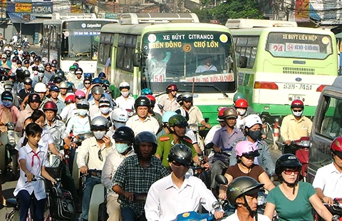 Chi 11 tỉ USD, Sài Gòn sẽ kẹt… xe buýt ảnh 1