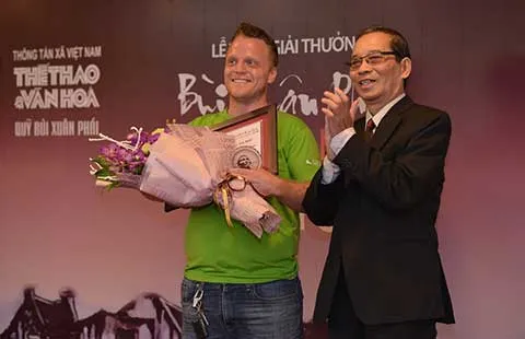 ‘Ông Tây móc cống’ vì tình yêu Hà Nội ảnh 2 ‘Ông Tây móc cống’ vì tình yêu Hà Nội ảnh 2