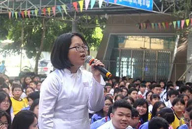 Clip nữ sinh đánh bạn vào phiên tòa giả định ảnh 2