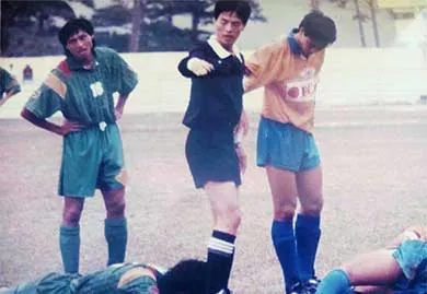 Tình cầu thủ lúc hoạn nạn ảnh 2