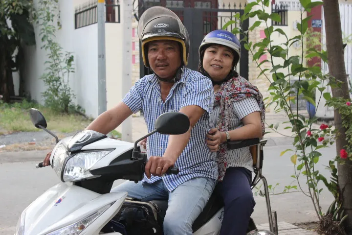 Giúp người khuyết tật đứng trên đôi chân mình ảnh 2