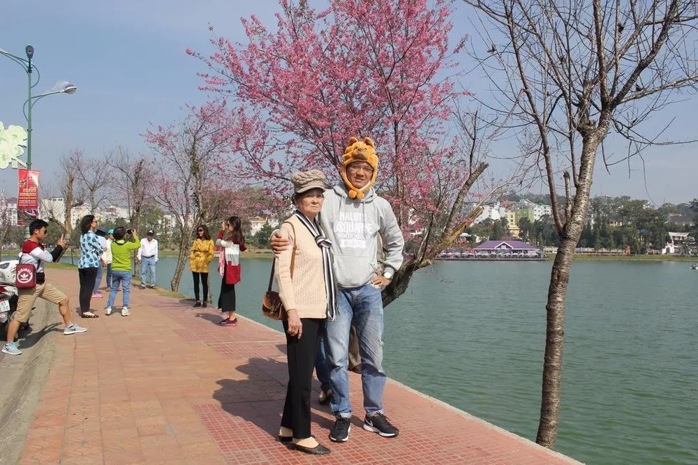 Hai bà cháu Phan Thế Khương trong hành trình khám phá Đà Lạt