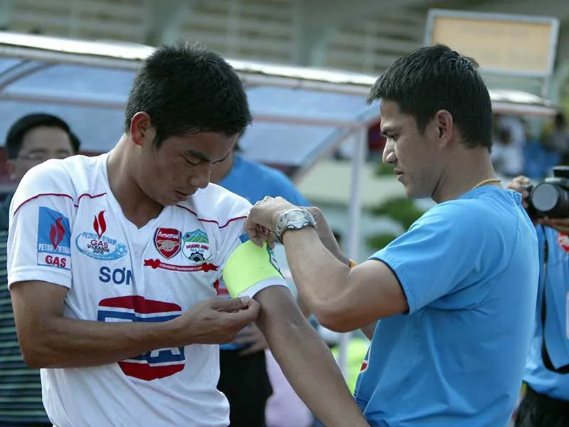 HLV Kiatisak từ chức: Kiến ăn cá… ảnh 2