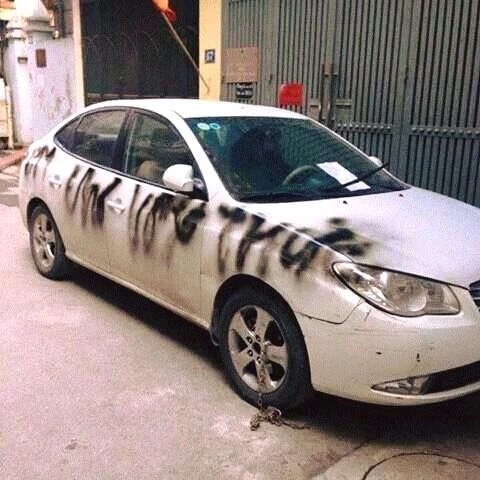 Vẽ bậy lên xe người khác, coi chừng đi tù! ảnh 2