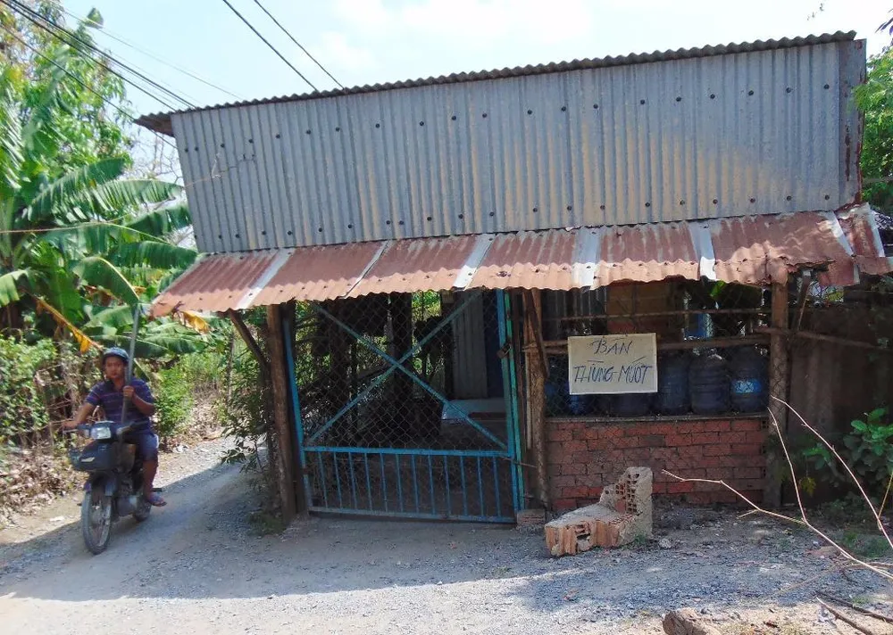 Căn nhà bà Năm Hoàng ở cũng là nơi trị bệnh bùa ngải.