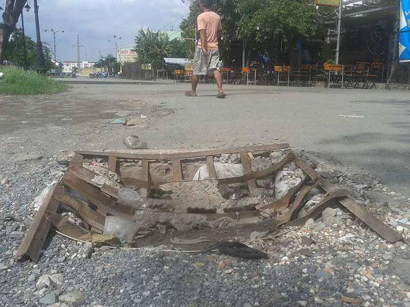 Nguy hiểm khi nắp đậy hố ga bị bể ảnh 1