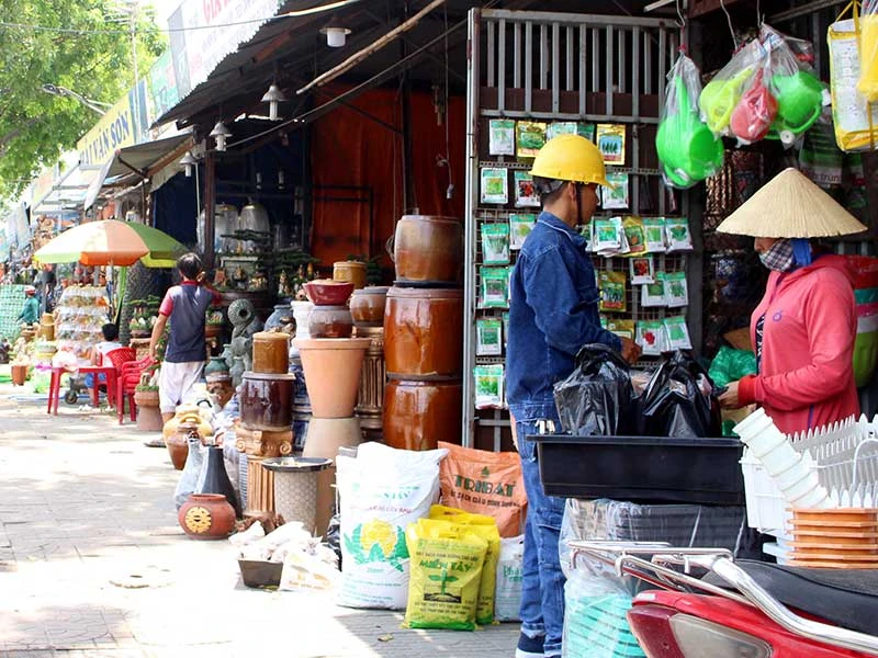 Giải tỏa 3 cây xăng, 50 kiốt cạnh Tân Sơn Nhất ảnh 2