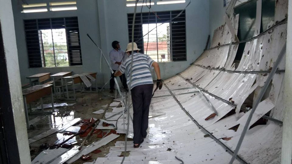 Trường tiểu học thị trấn Khánh Vĩnh, huyện Khánh Vĩnh , tỉnh Khánh Hòa bị hư hại trong cơn bão số 12 vừa qua.