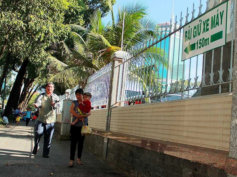 Vỉa hè quận 1 đã được trả lại cho người đi bộ - ảnh 1