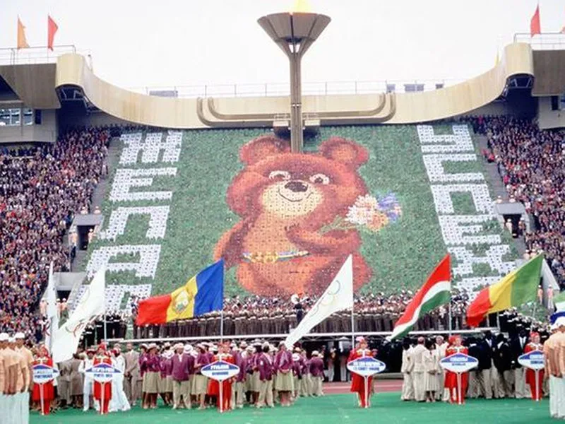 Khai mạc World Cup 2018: Từ gấu Misa đến sói Zabivaka ảnh 2